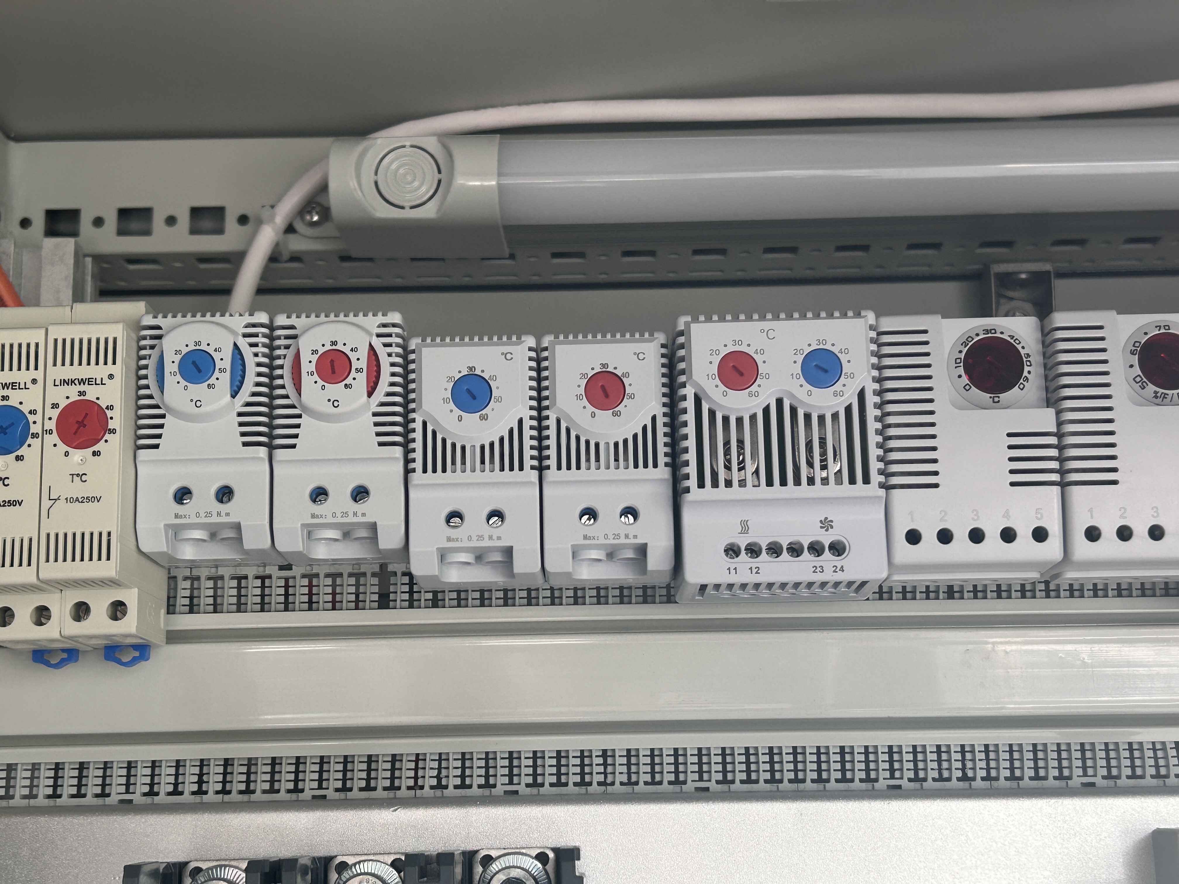 758673E9CDE30ED808EC71E812F597FD